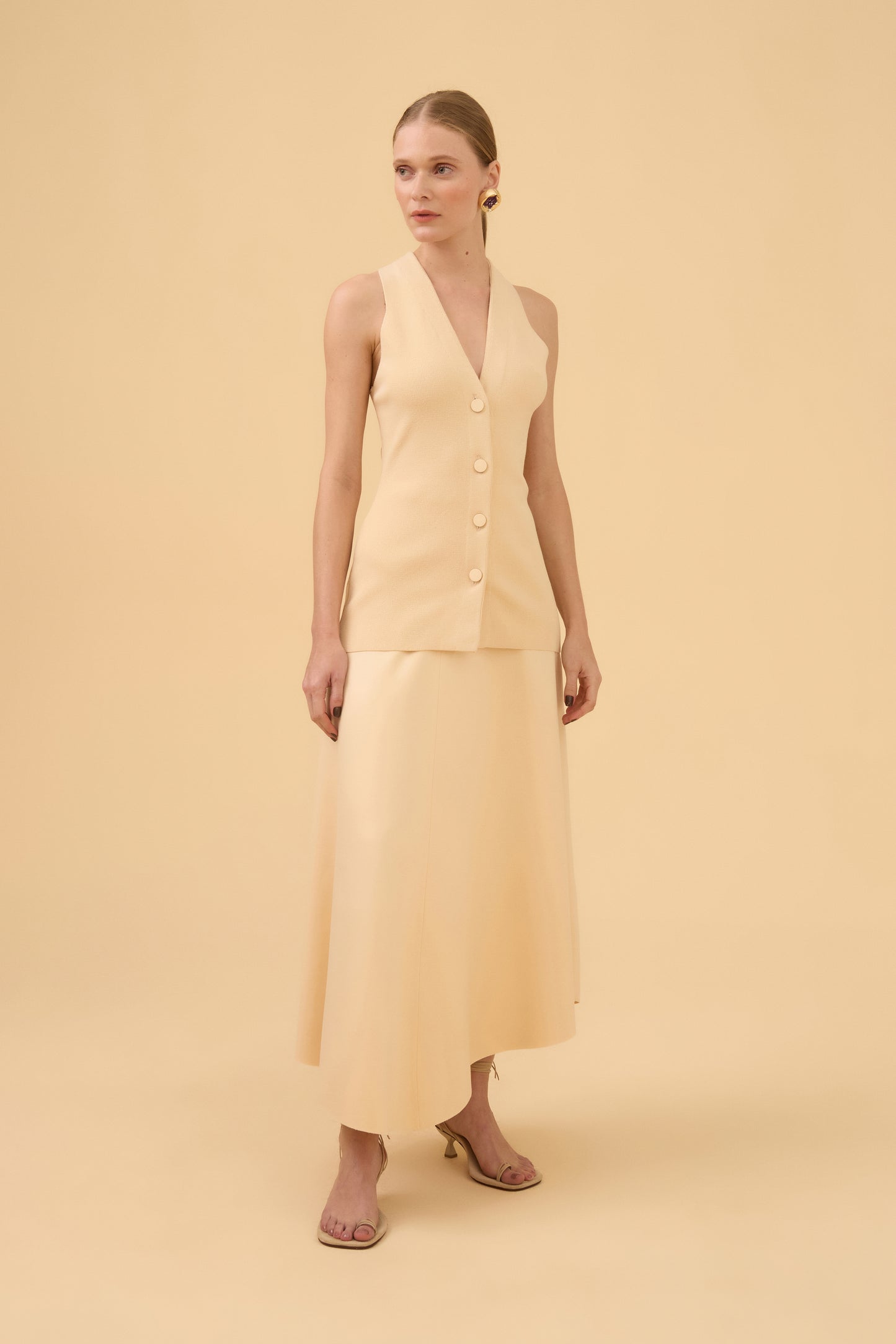 Blusa Sem Manga Com Abotoamento Em Tricot Bege Champagne