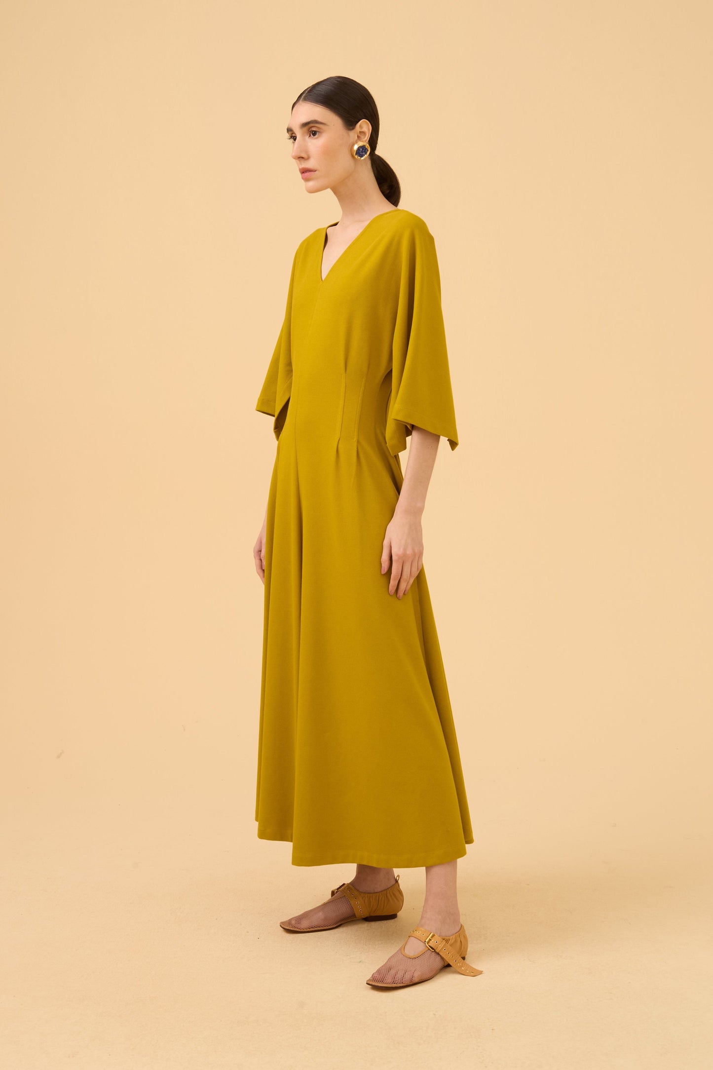 Vestido Longuete Com Mangas Amplas Em Malha Azeite