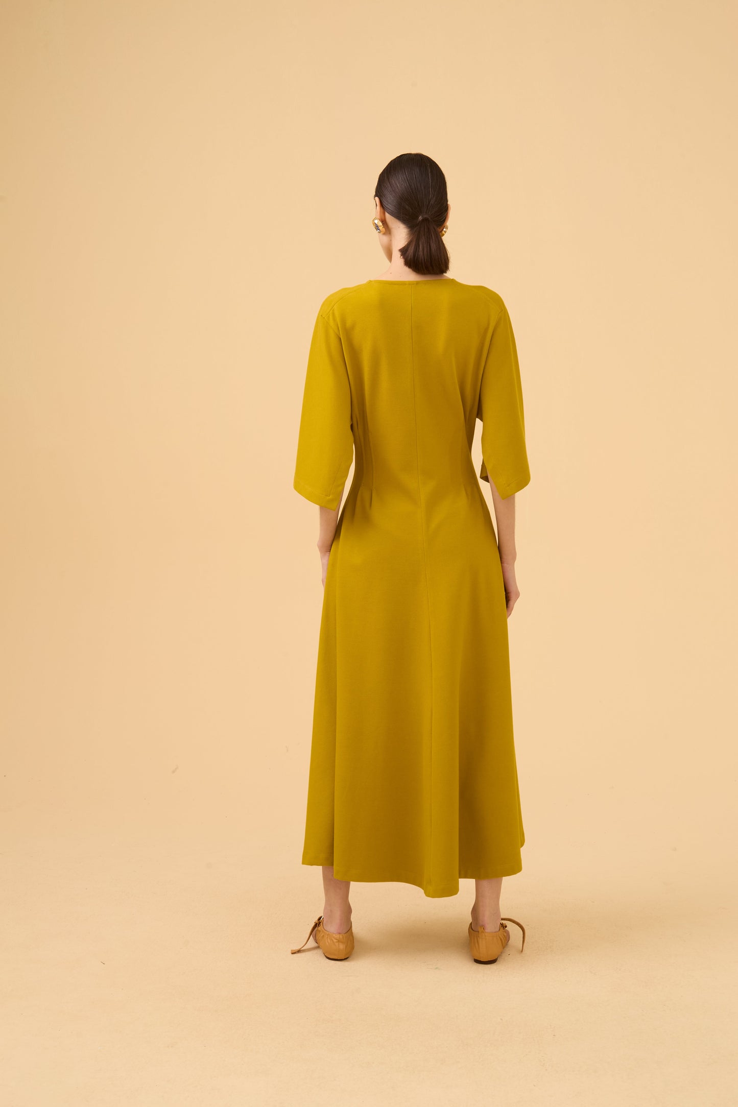 Vestido Longuete Com Mangas Amplas Em Malha Azeite