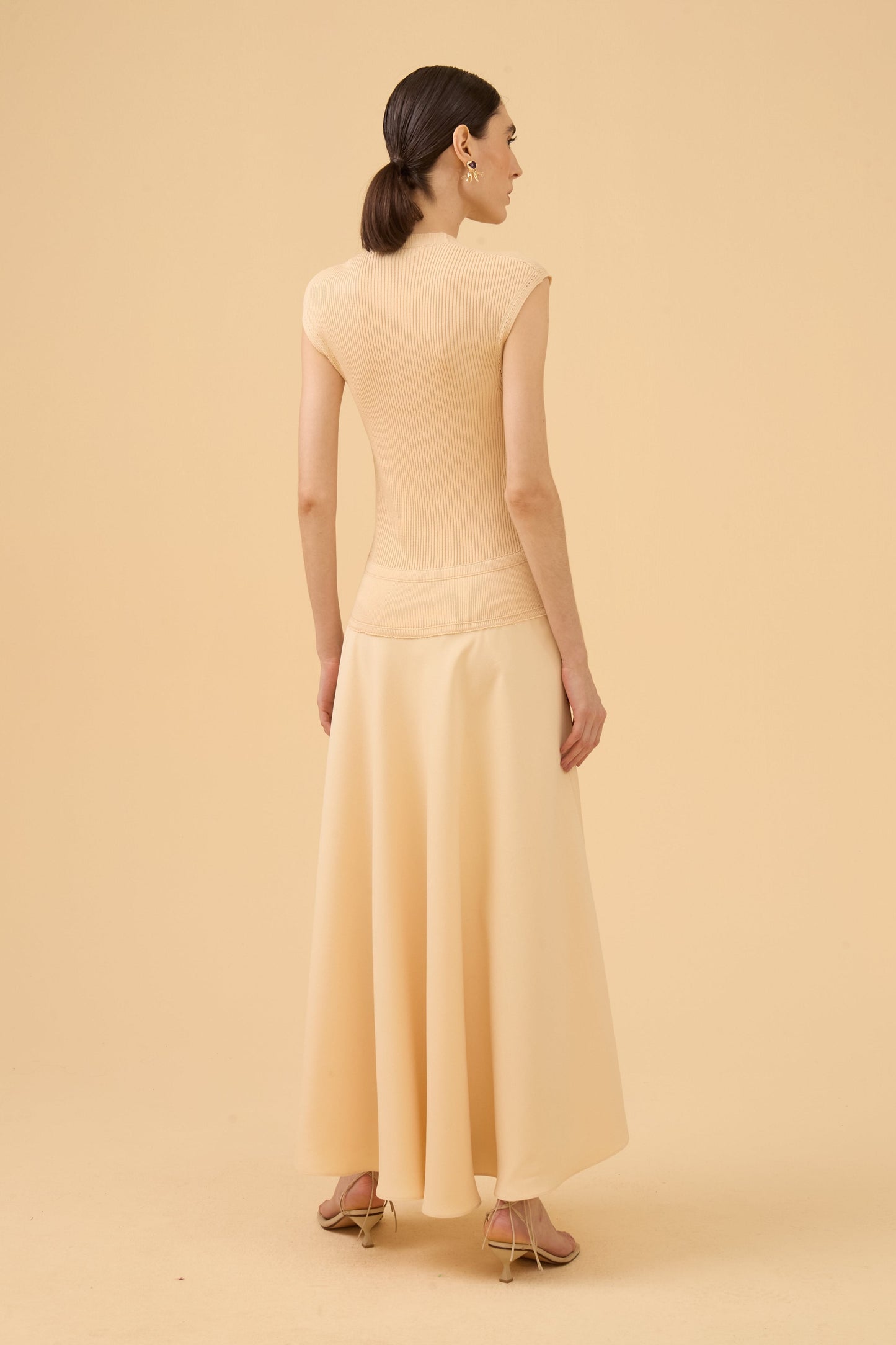 Vestido Midi Corpo Tricot Saia Em Tecido Bege Champagne