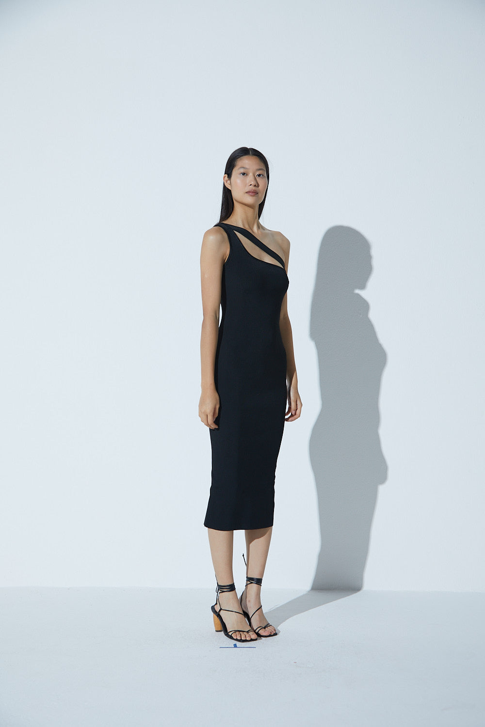 Vestido Midi Em Tricot Com Alça Elos Preto