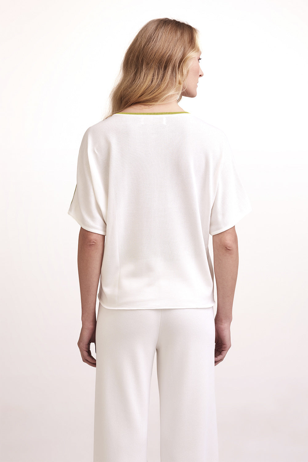 Blusa Morcego Decote V Com Friso Em Tricot