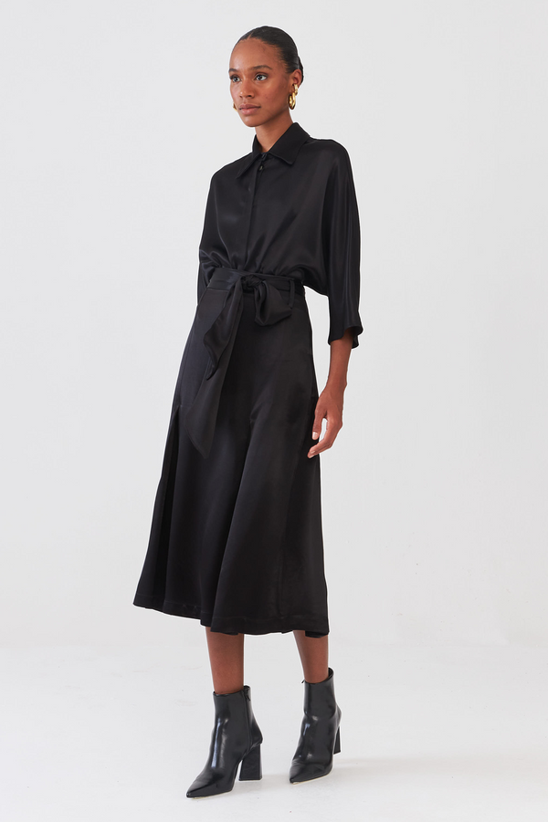 Camisa Morcego Em Tecido Satin Preto