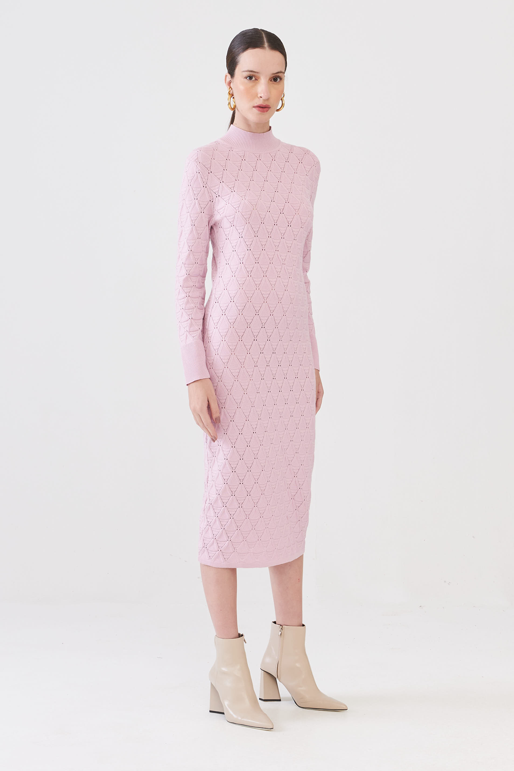 Vestido Longo Gola Alta Em Tricot Rendado Rosa Lilac