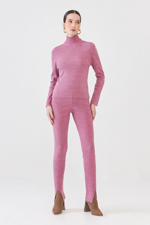 Calça Skinny Em Tricot Com Fenda Na Barra