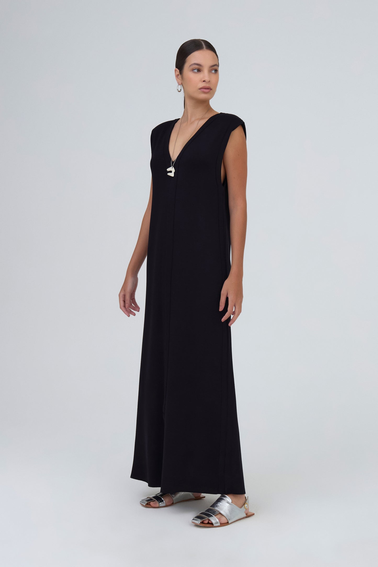 Vestido Maxi Midi Detalhe Fendas Em Malha Preto