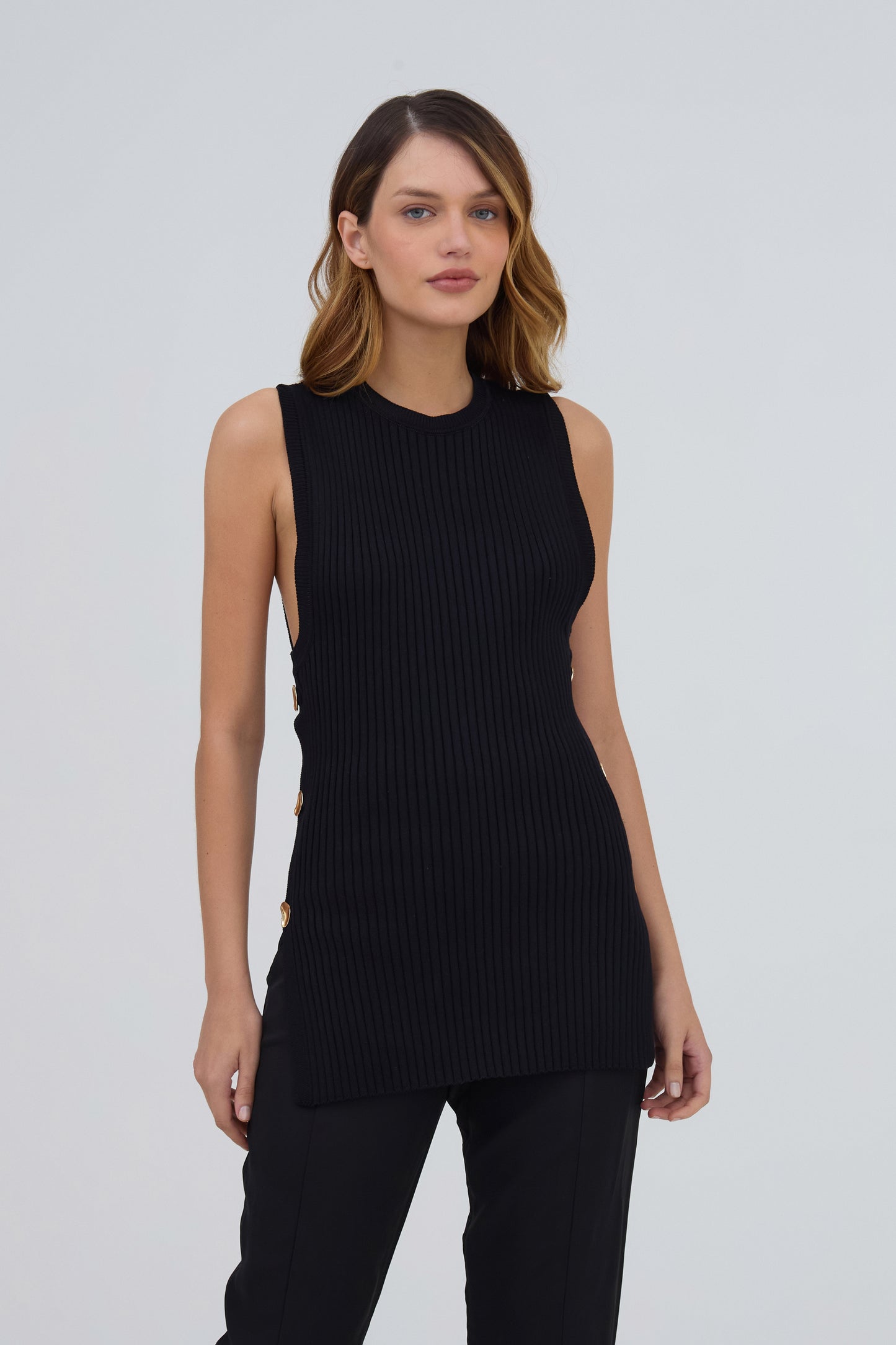 Blusa Sem Mangas Abotoamento Lateral Em Tricot Preto