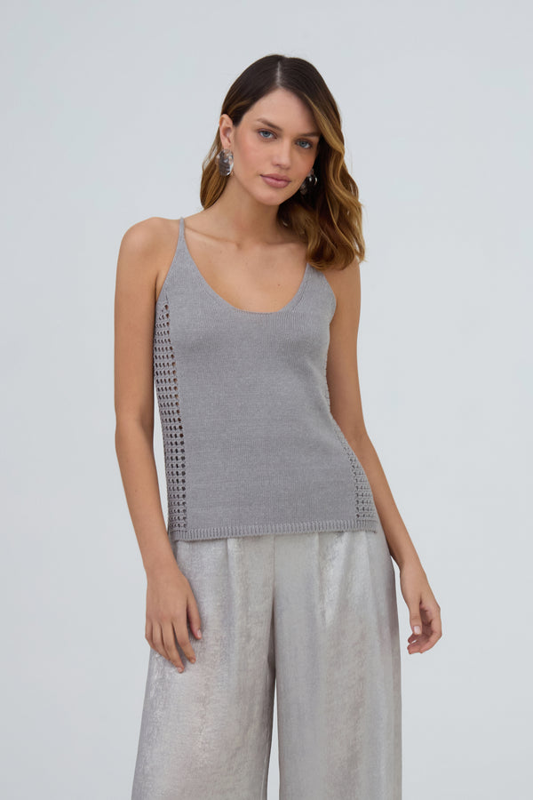 Regata Em Tricot Com Detalhe Lateral Furadinho M Gris