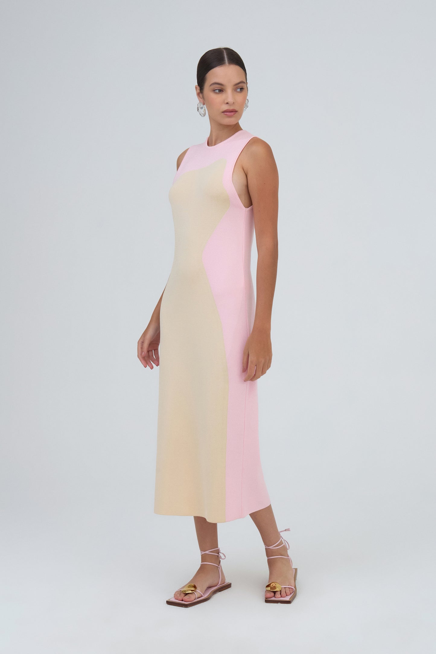 Vestido Midi Bicolor Formas Orgânicas Em Tricot Rosa Nude