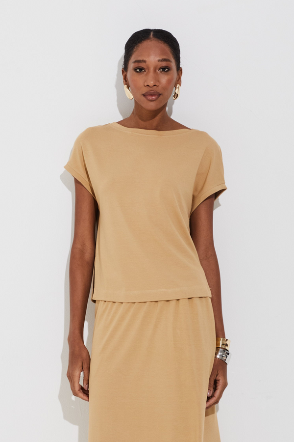 Blusa Em Crepe De Malha Com Decote Redondo Com Barra Italiana Bege Classico