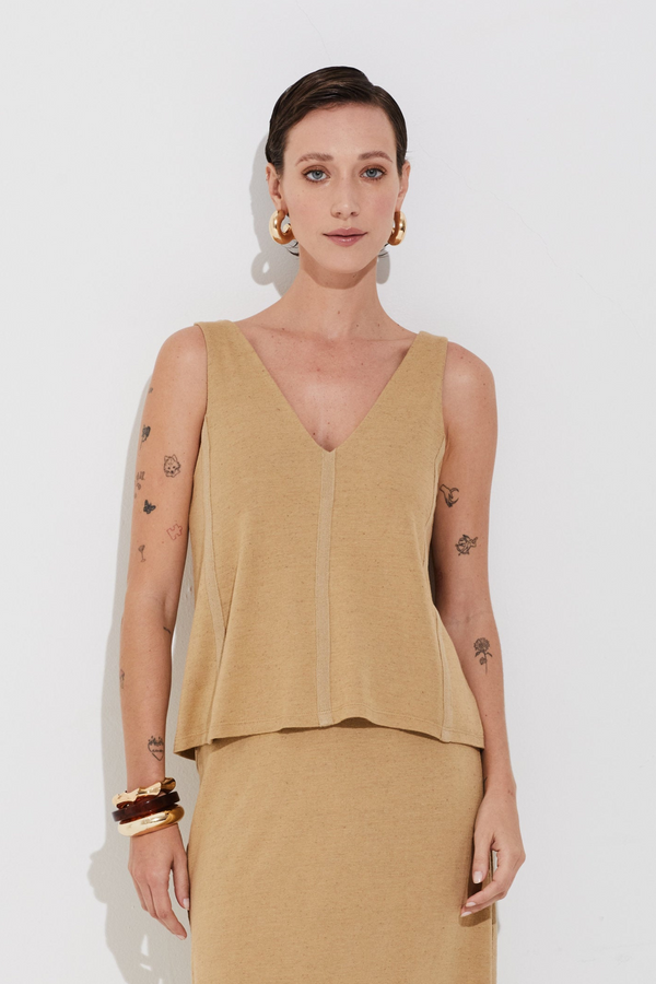 Regata Em Malha Com Detalhes Em Tricot Bege Classico
