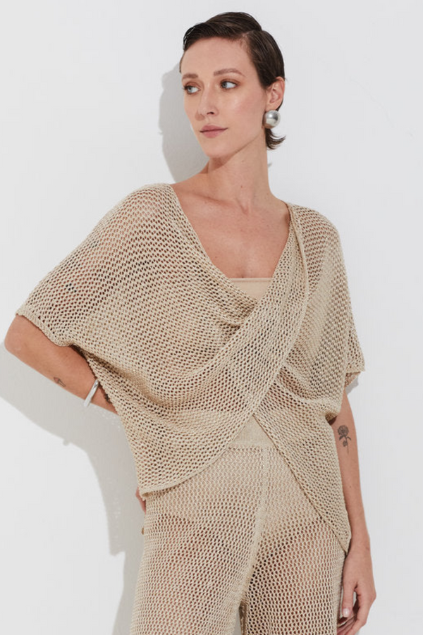 Blusa Ampla Decote Torcido Em Tricot Telado Dourado