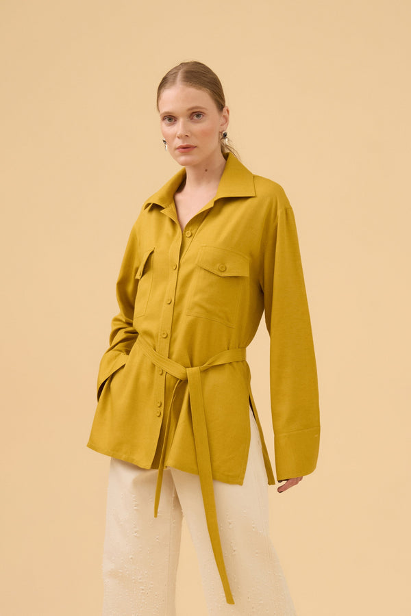 Camisa Com Bolsos E Aberturas Laterais Em Tecido Azeite