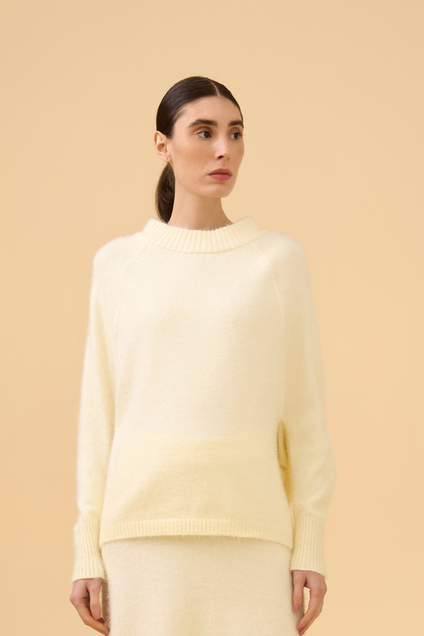 Blusa Ampla Manga Longa E Gola Alta Em Tricot Amarelo Pó