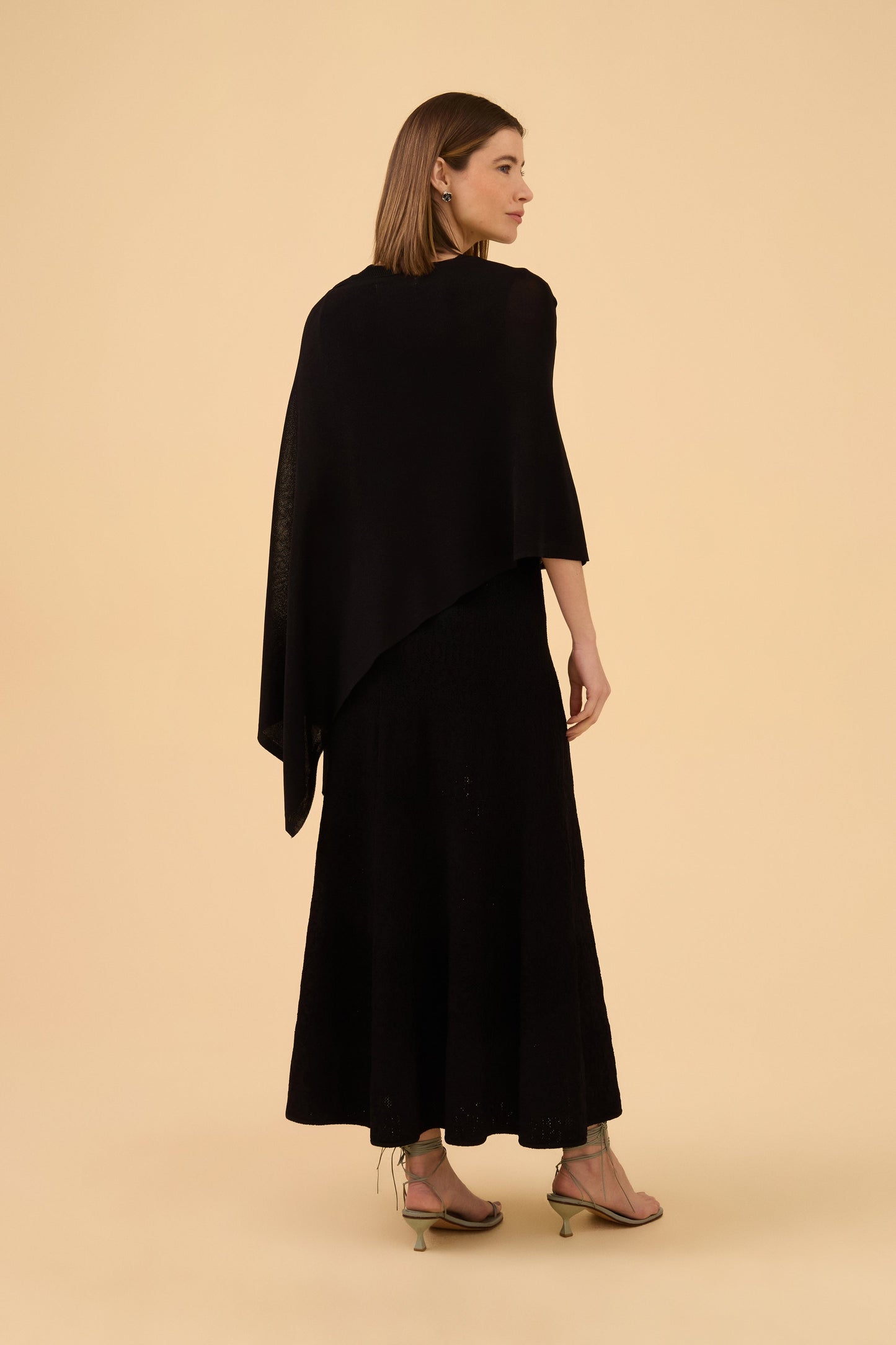 Blusa Poncho Detalhe Assimetria Em Tricot Preto