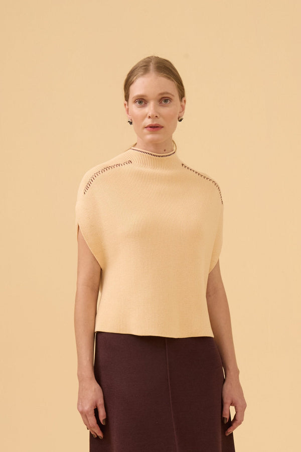 Blusa Com Gola Detalhe A Mão Em Tricot Bege Champagne