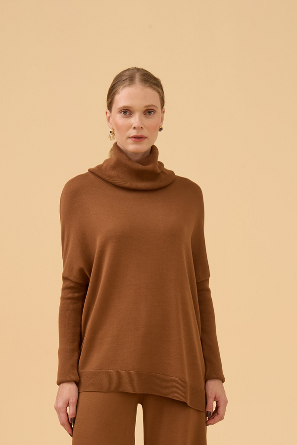 Blusa Gola Ampla Com Manga Canelada Em Tricot