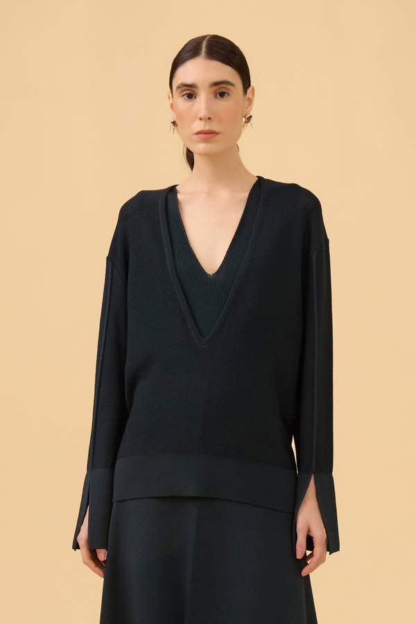 Blusa Ampla Decote V Canelada Em Tricot Verde Escuro