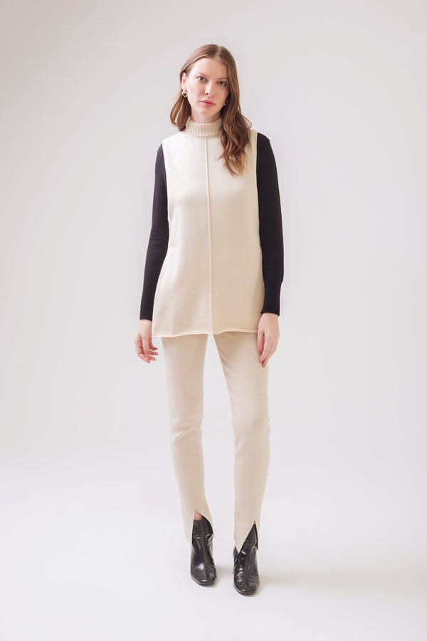 Calça Skinny Em Tricot Com Fenda Na Barra Ninive