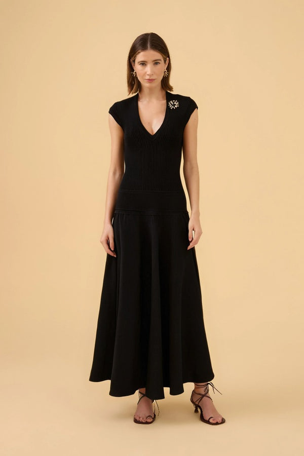 Vestido Midi Corpo Tricot Saia Em Tecido Preto
