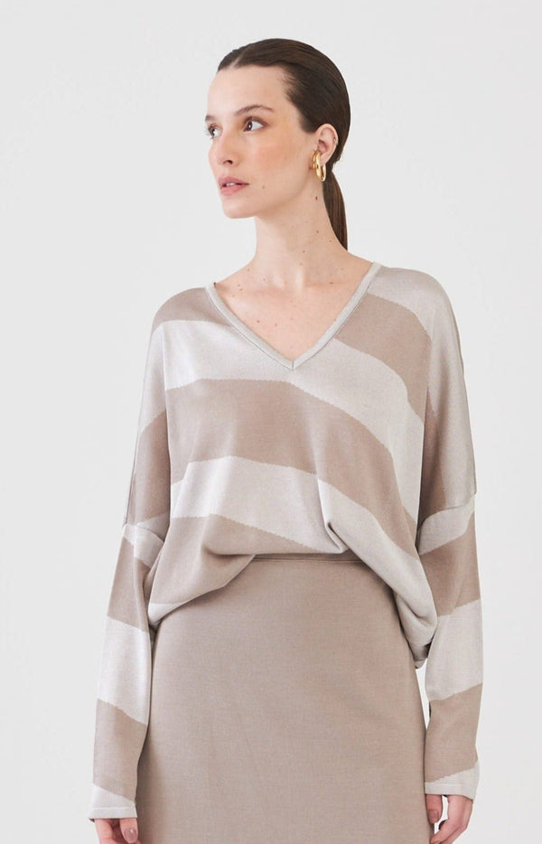 Blusa Alongada Decote V Com Listras Diagonais Listras Poa