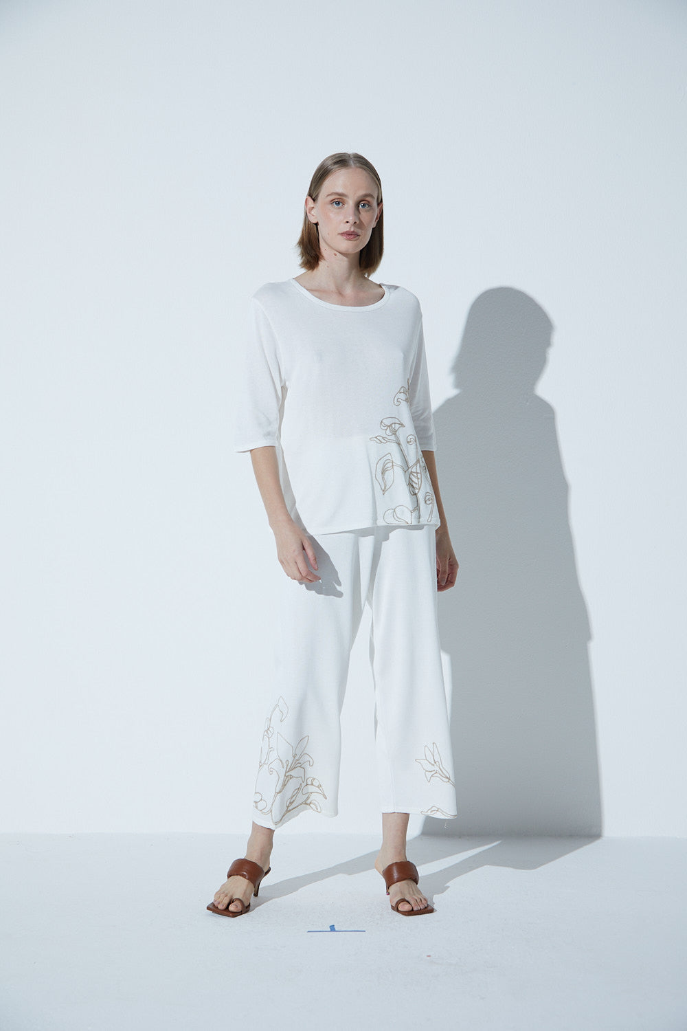 Camiseta Longa Tricot Bordado Sisal