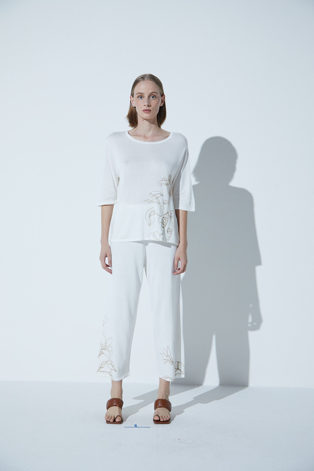 Camiseta Longa Tricot Bordado Sisal