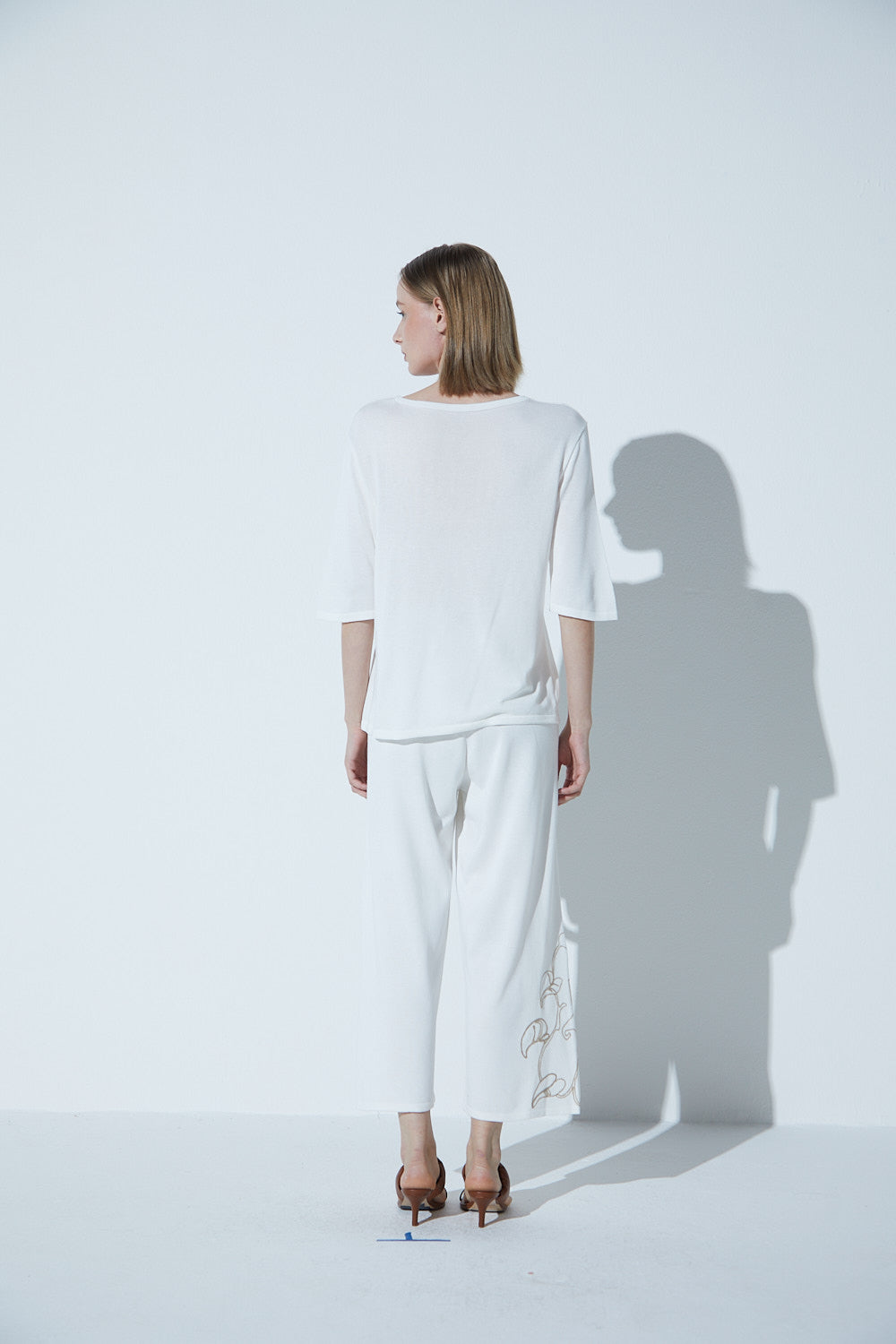 Camiseta Longa Tricot Bordado Sisal